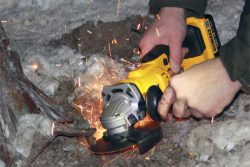 DeWALT DCG412M2