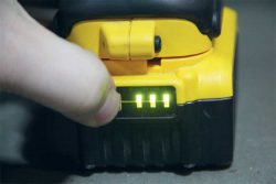 DeWALT DCG412M2