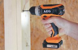 тест Шуруповёрт AEG