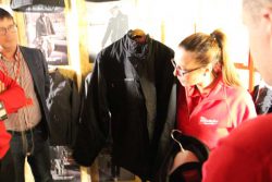Milwaukee Hooded Jacket Black куртка бомбер подогрев 2017 конференция Берлин