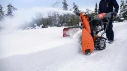 Снегоотбрасыватели Хускварна Husqvarna ST 327 330 Снегоуборщики бензиновые 300 серии новинки 2021 2022