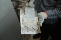 Расшивку производят с помощью сухой смеси «Еврошов», разводя его водой согласно инструкции